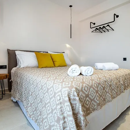 公寓 Emmeli's De Lux *